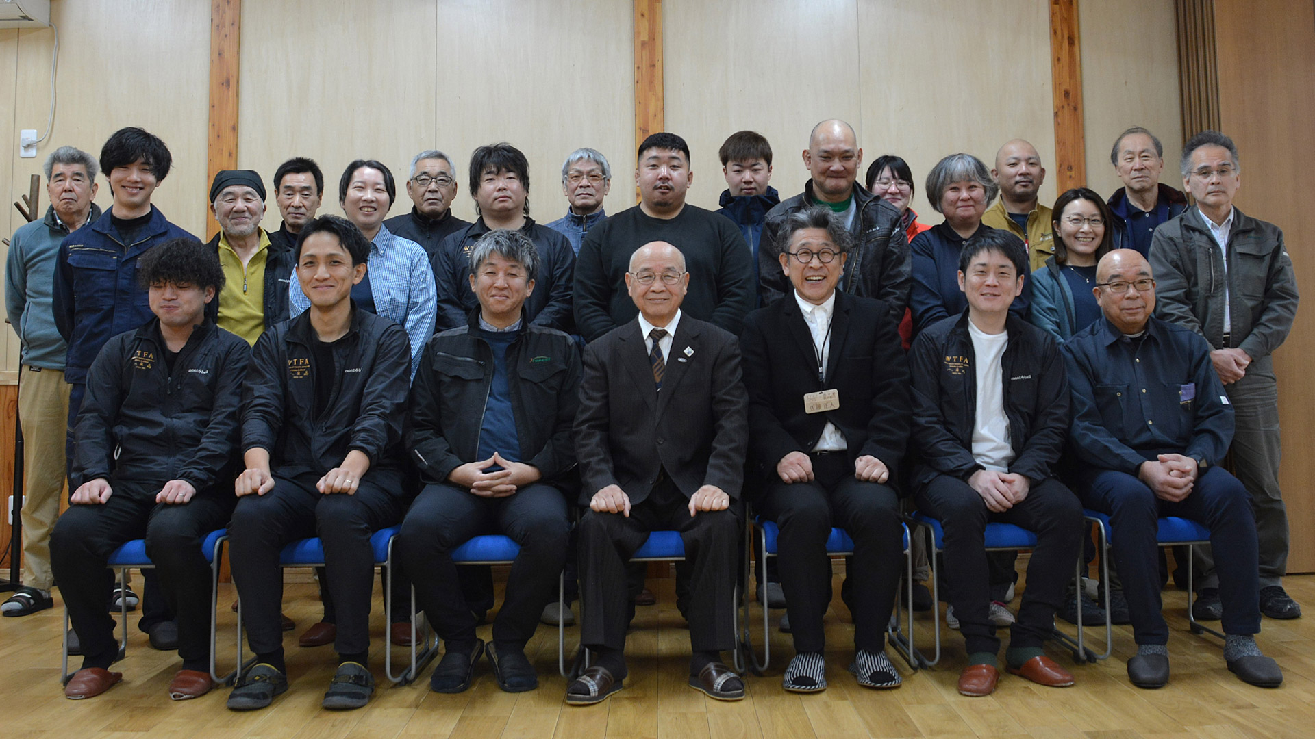 西十勝森林組合従業員集合写真